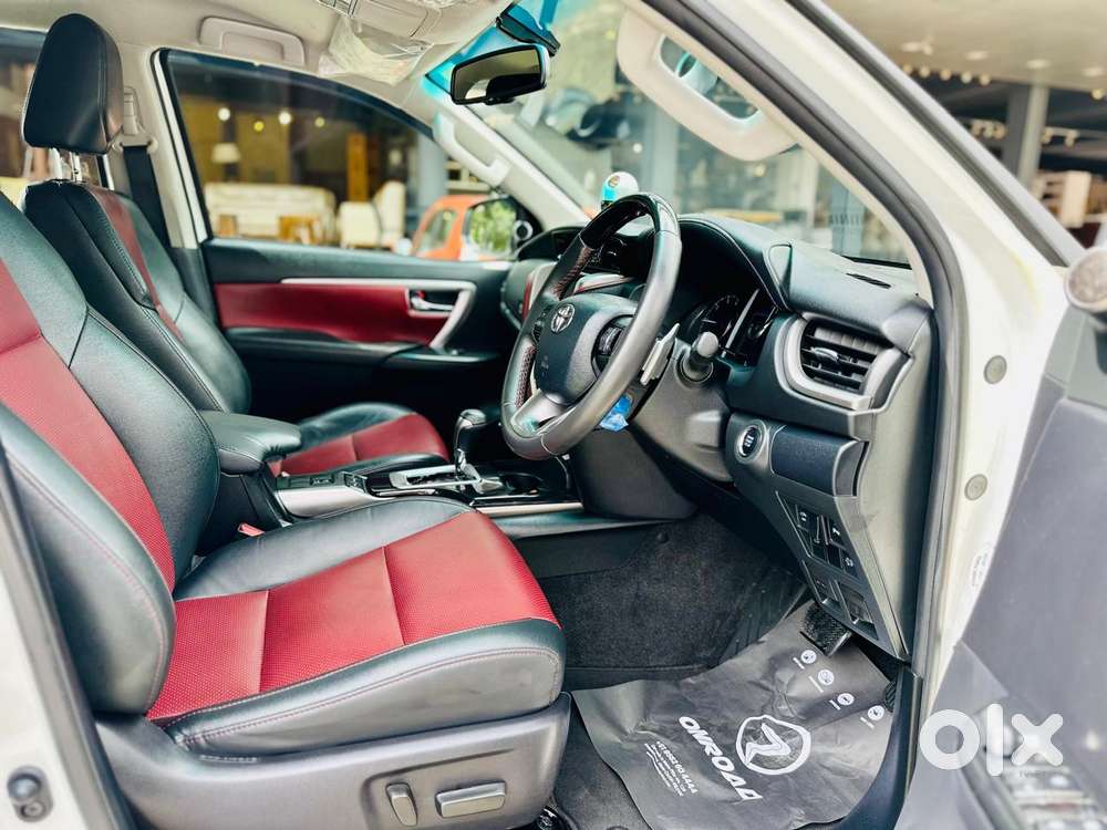 Toyota Fortuner Legender