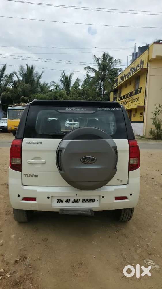Mahindra Tuv 300 T10 (pearl White)