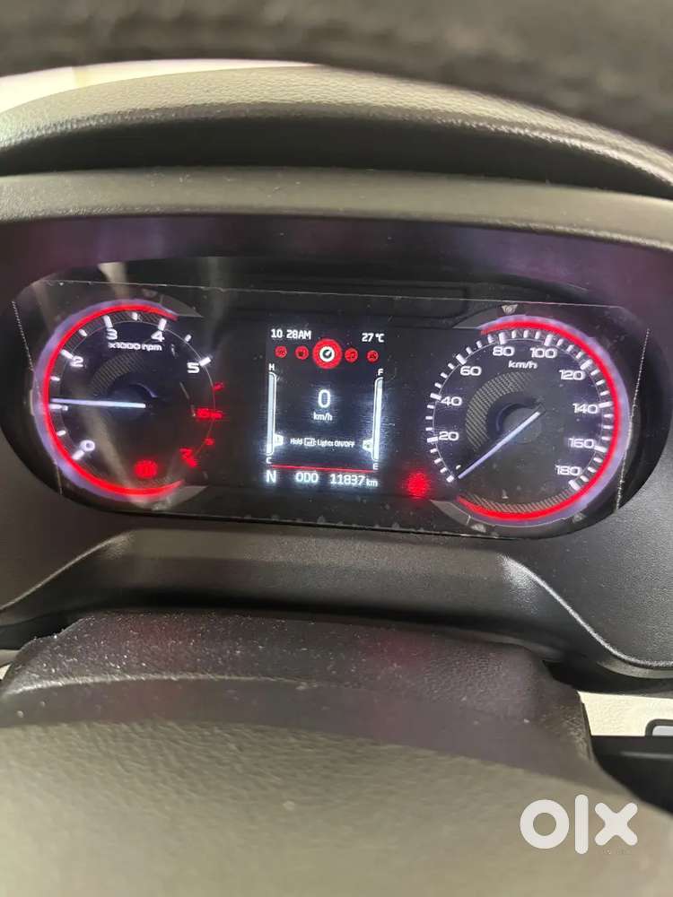 Mahindra Thar Roxx Mx5 Petrol 2025