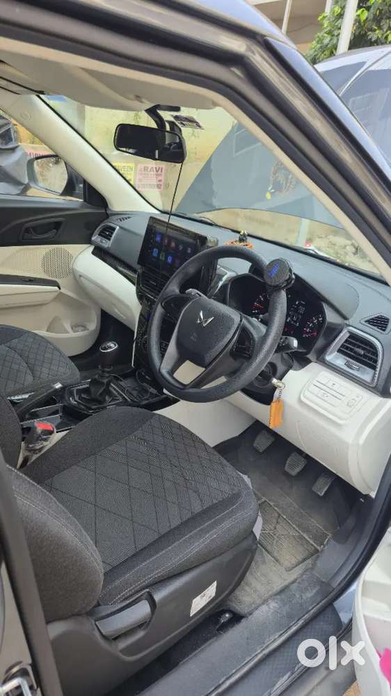 Mahindra Xuv 3xo Mx1 2025 Petrol 12000 Km Driven