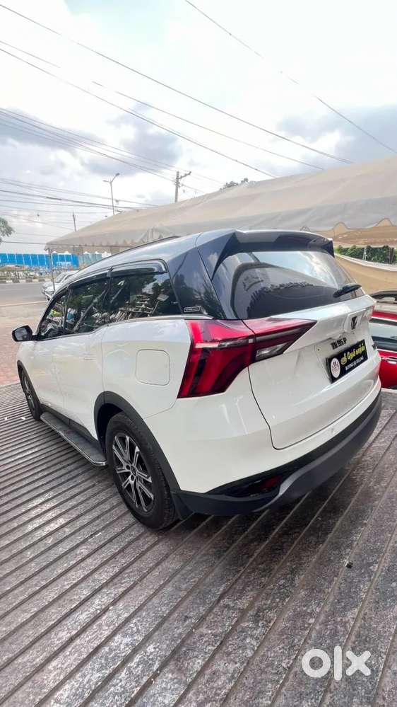 Mahindra Xuv700 2.0 Ax 7 Petrol At Str, 2025, Petrol