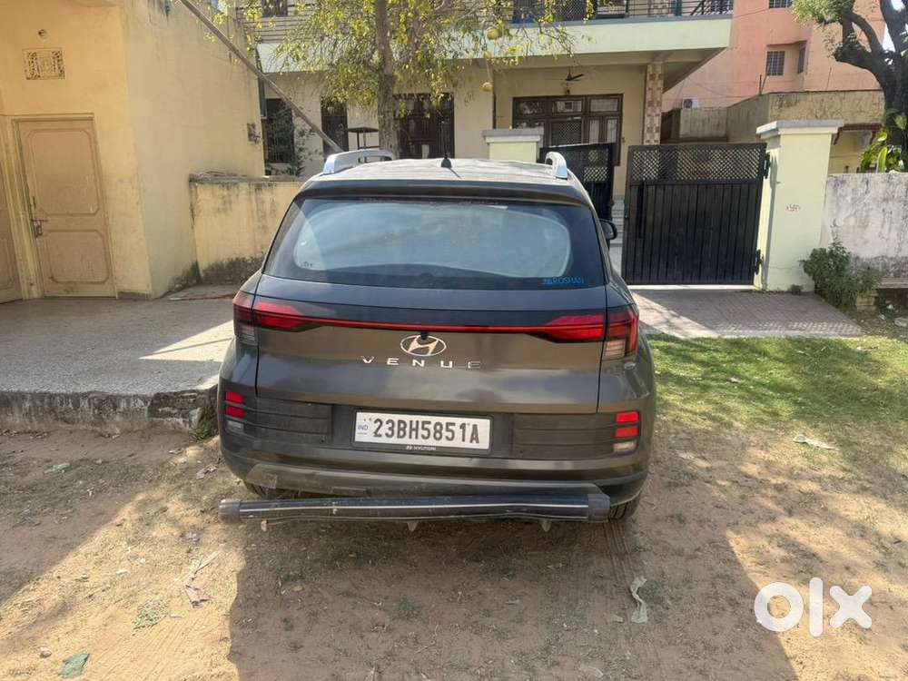 Hyundai Venue 2023 Petrol Well Maintained