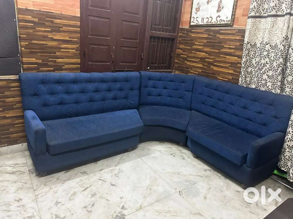 6 sitter sofa In good condition