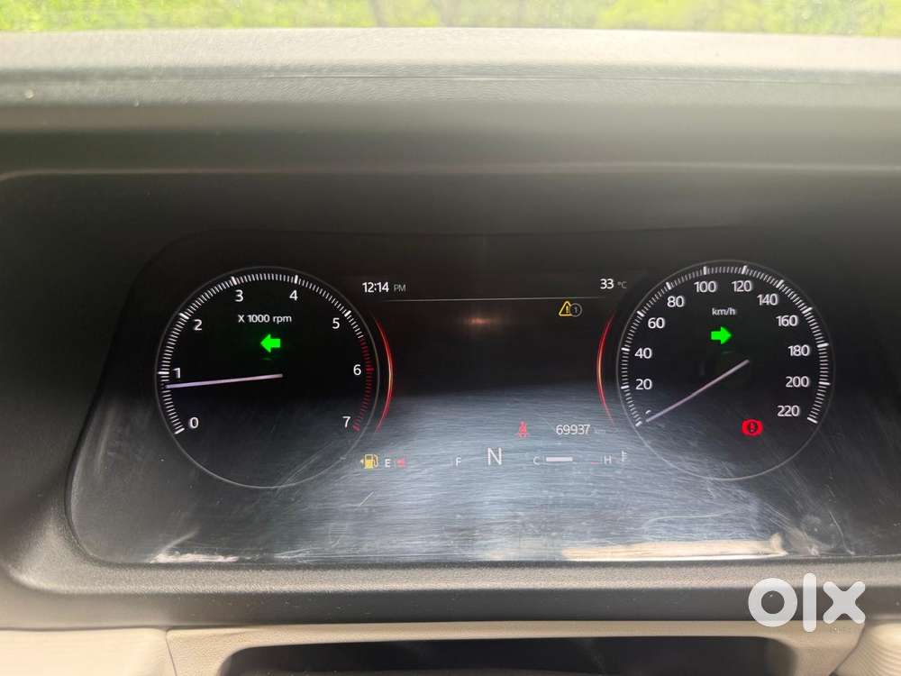 Mahindra Xuv700 2.0 Ax 3 Petrol Mt 5 Str, 2022, Petrol
