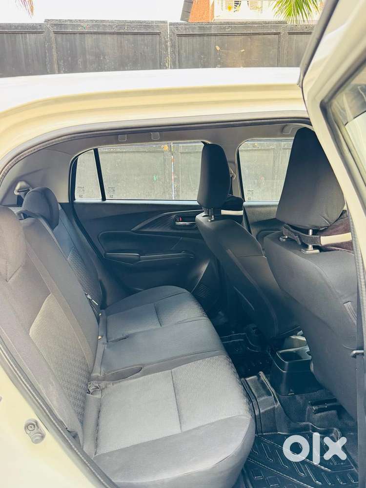 Maruti Suzuki Swift Vxi + Manual, 2024, Petrol
