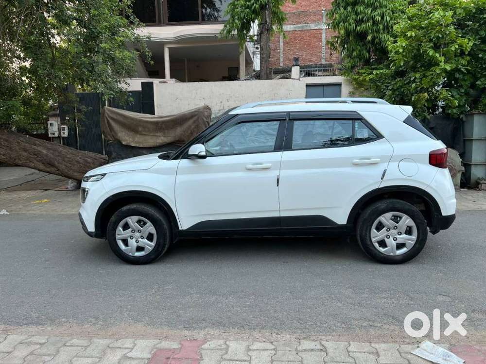 Hyundai Venue S (o) 1.2 Petrol Knight Edition, 2022, Petrol