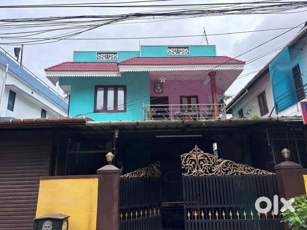 6 cents 6 bedrooms house for sale chalikkavattom vyttila