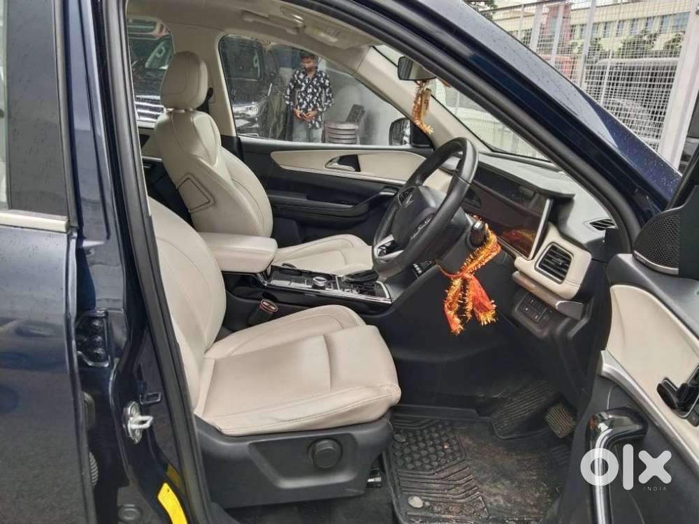 Mahindra Xuv700 2.2 Ax 7 Diesel At Luxury Pack Str Awd, 2022, Diesel