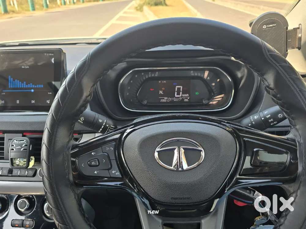 Tata Nexon Diesel Sunroof Automatic