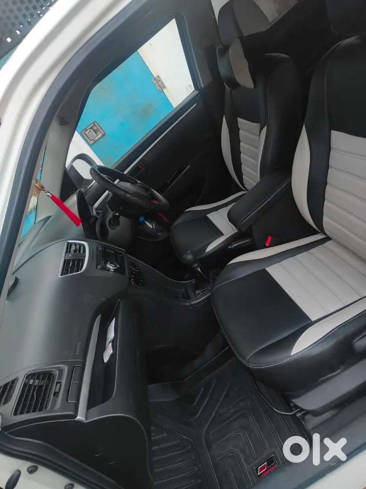2017 Maruti Suzuki Swift Lxi Petrol