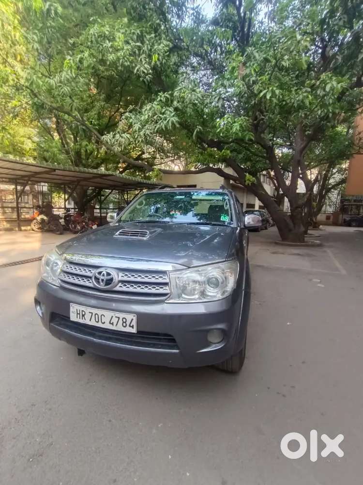 Toyota Fortuner 4x4 Manual (2011). Strong Engine, Excellent Road Pres