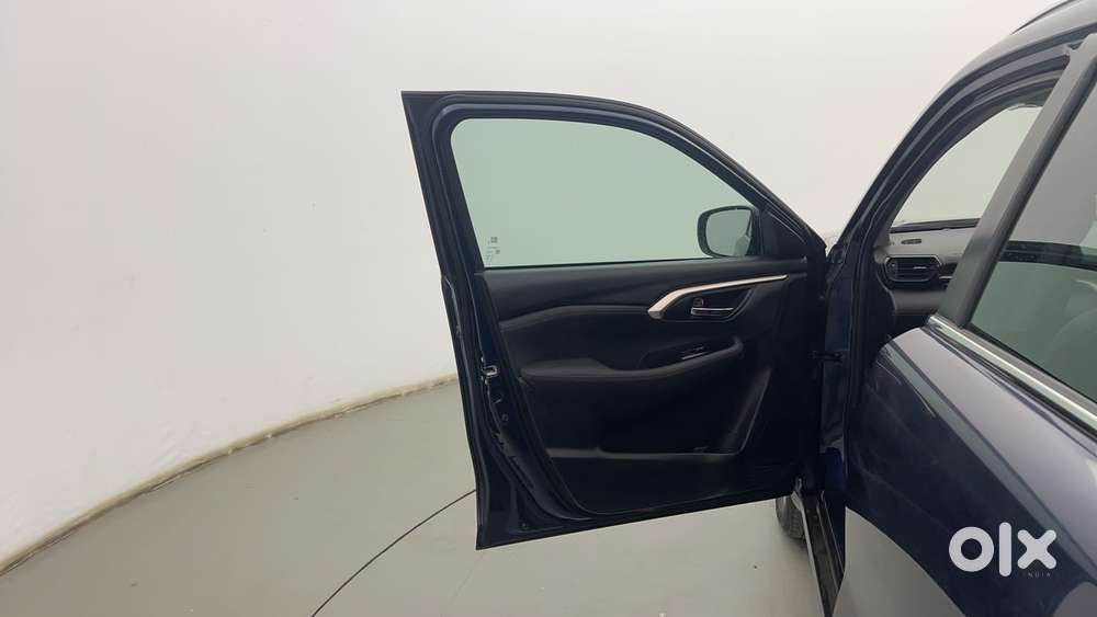 Maruti Suzuki Grand Vitara 1.5 Alpha Plus Intelligent Hybrid Ecvt, 2..