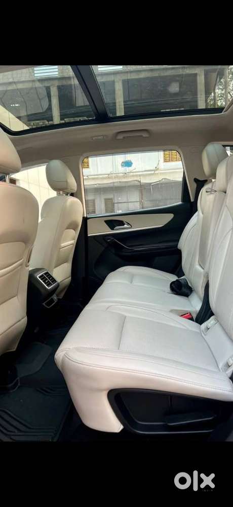 Mahindra Xuv700 2.0 Ax 7 Petrol At Str, 2023, Petrol