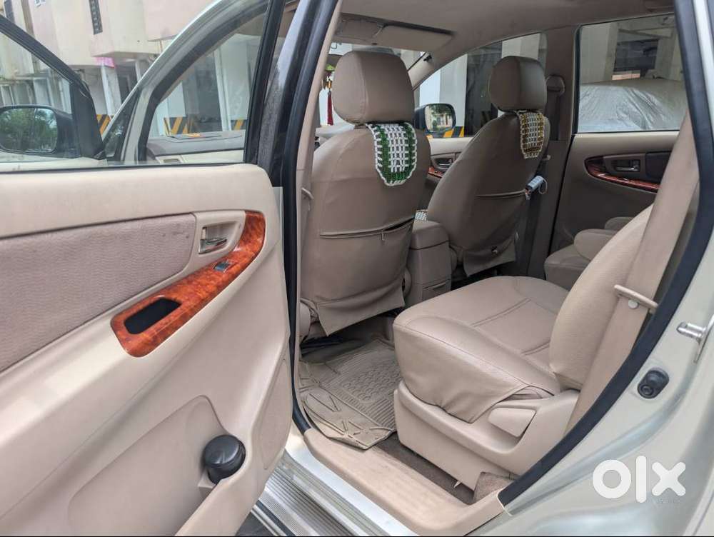 Well Maintained 7 Seater Innova (company Service), 2 Brand New Tyers