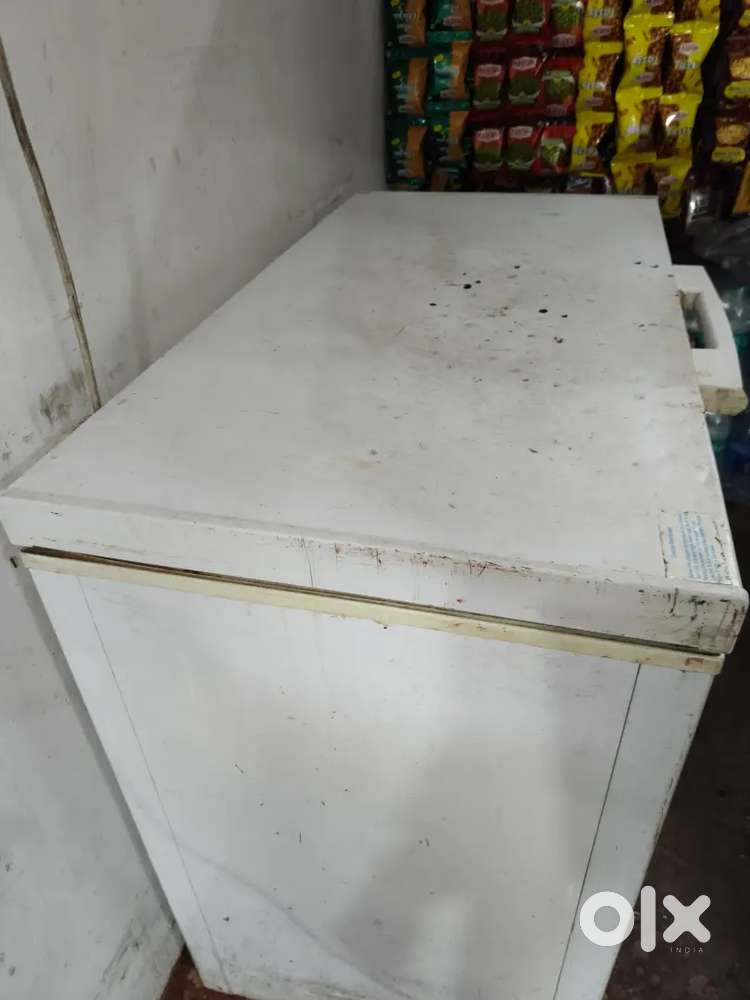 blue star deep fridge 200 ltr.
