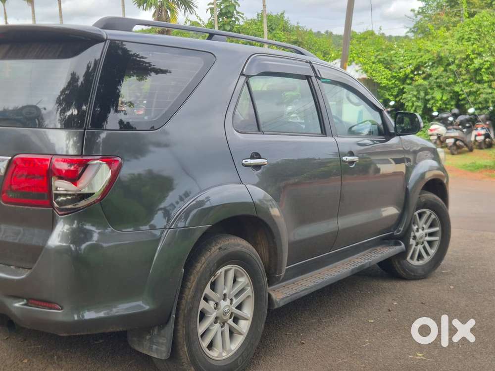 Toyota Fortuner 4x4 Manual Limited Edition, 2015, Diesel