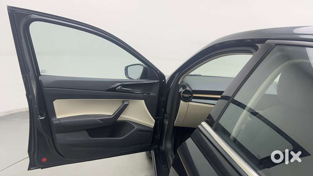 Skoda Slavia Style 1.0l Tsi Mt, 2023, Petrol