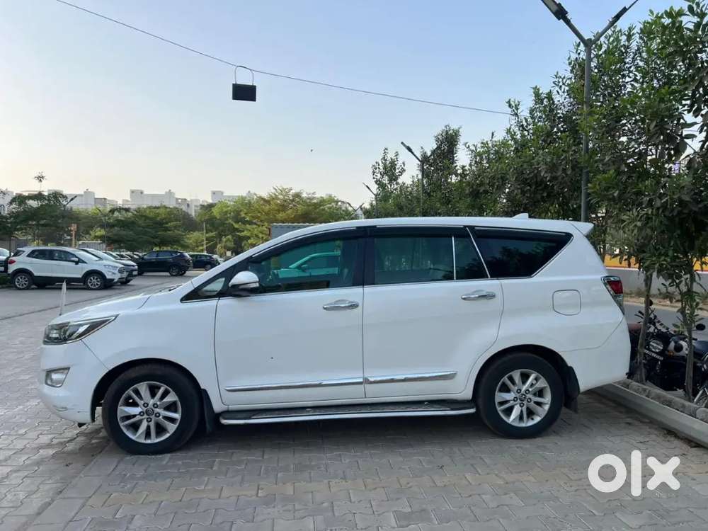 1640000 Price Of Innova Crysta