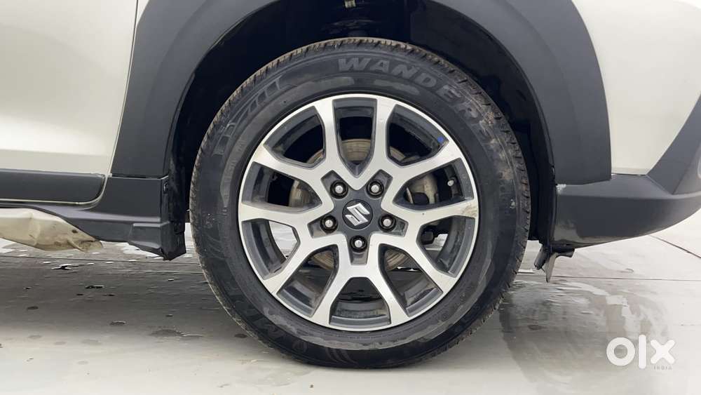 Maruti Suzuki Xl6 1.5 Alpha Plus Mt, 2022, Petrol