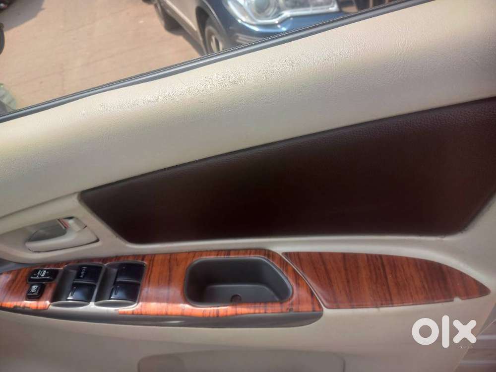 Toyota Innova 2.5 G (diesel) 8 Seater Bs Iv, 2014, Diesel