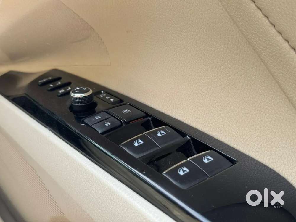 Toyota Camry Hybrid, 2019, Petrol