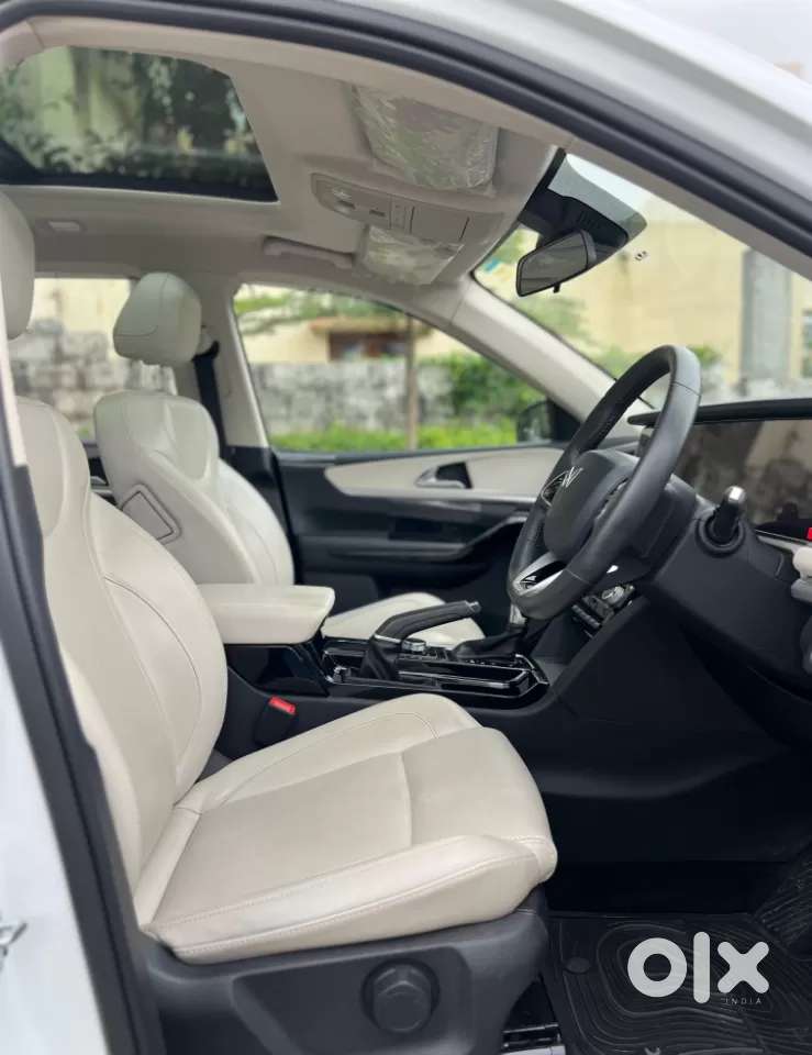 Mahindra Xuv700 2.2 Ax 7 Diesel At Str, 2022, Diesel