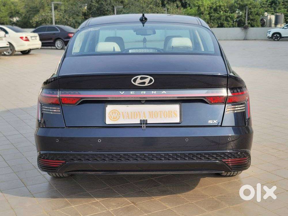Hyundai Verna Sx (o) 1.5 Vtvt Ivt [2023 - 2026], 2023, Petrol