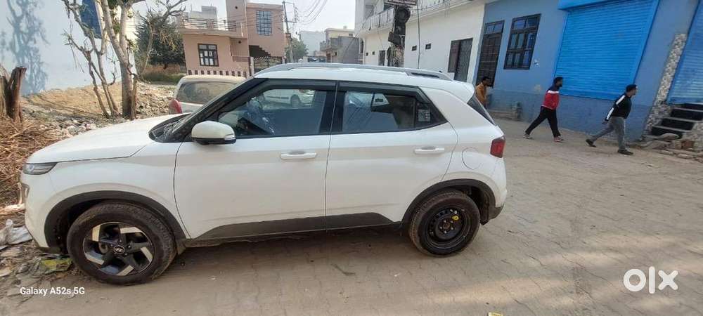 Hyundai Venue 2021 Diesel Well Maintained