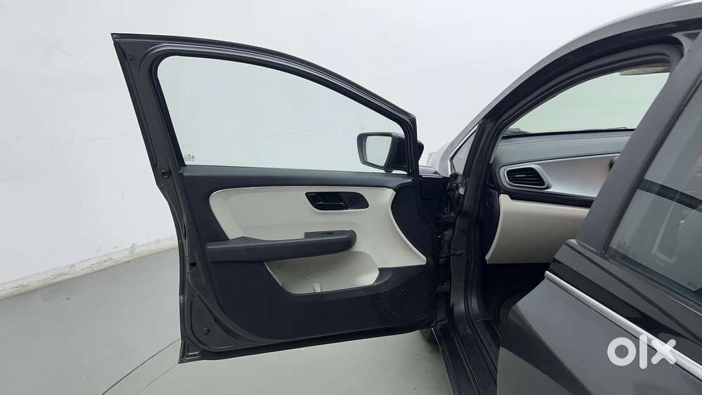 Tata Altroz 1.2 Xe, 2022, Petrol