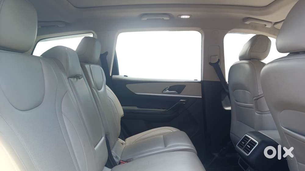 Mahindra Xuv700 2.0 Ax 7 Petrol At Str, 2022, Petrol