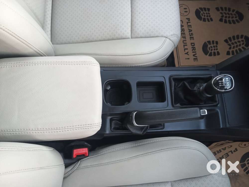 Mahindra Xuv700 2.2 Ax 3 Diesel Mt 7 Str, 2025, Diesel