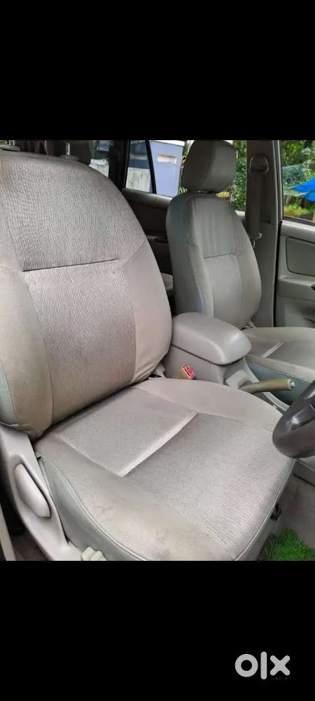 Toyota Innova Petrol Automatic 2011 Model