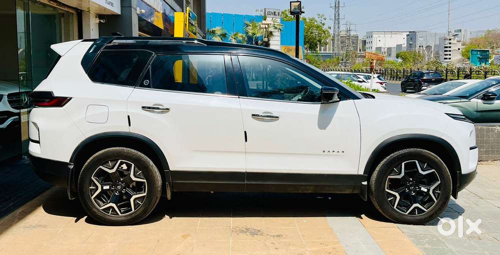 Tata Safari Accomplished Dark Edition At, 2024, Diesel