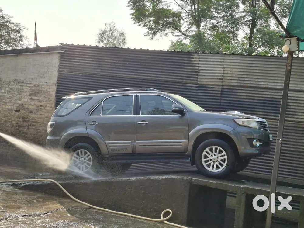 Toyota Serviced Maintain Brand Showroom Condition Fortuner New Tyres..