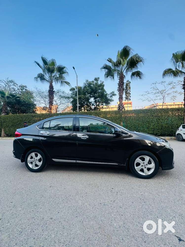 Honda City V At Sunroof, 2016, Petrol