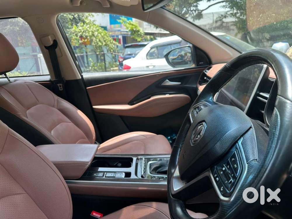 Mg Hector Plus 6 Seater Automatic