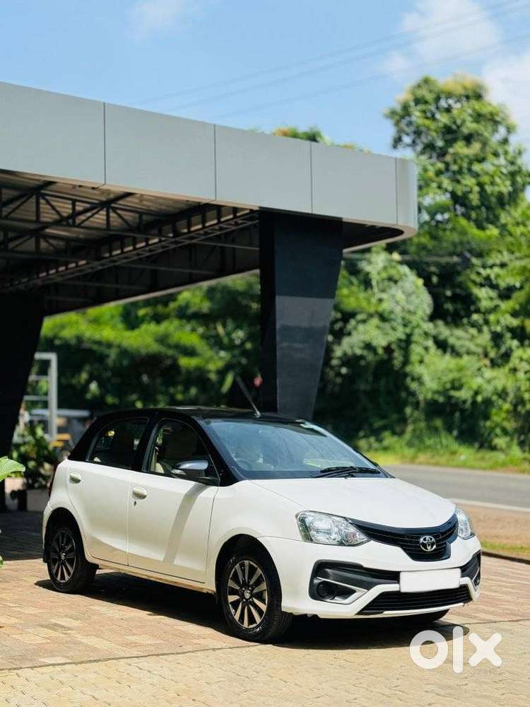 Toyota Etios Liva V Dual Tone, 2019, Petrol