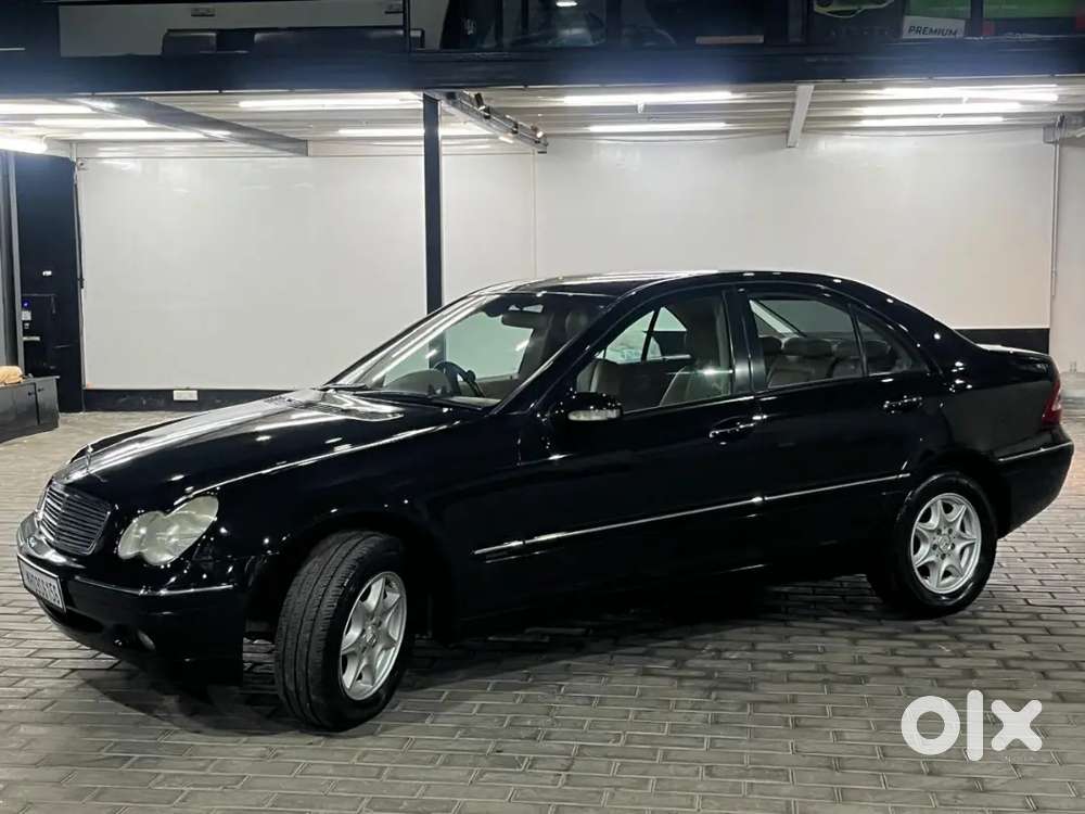 Classic Royal Mercedes-benz