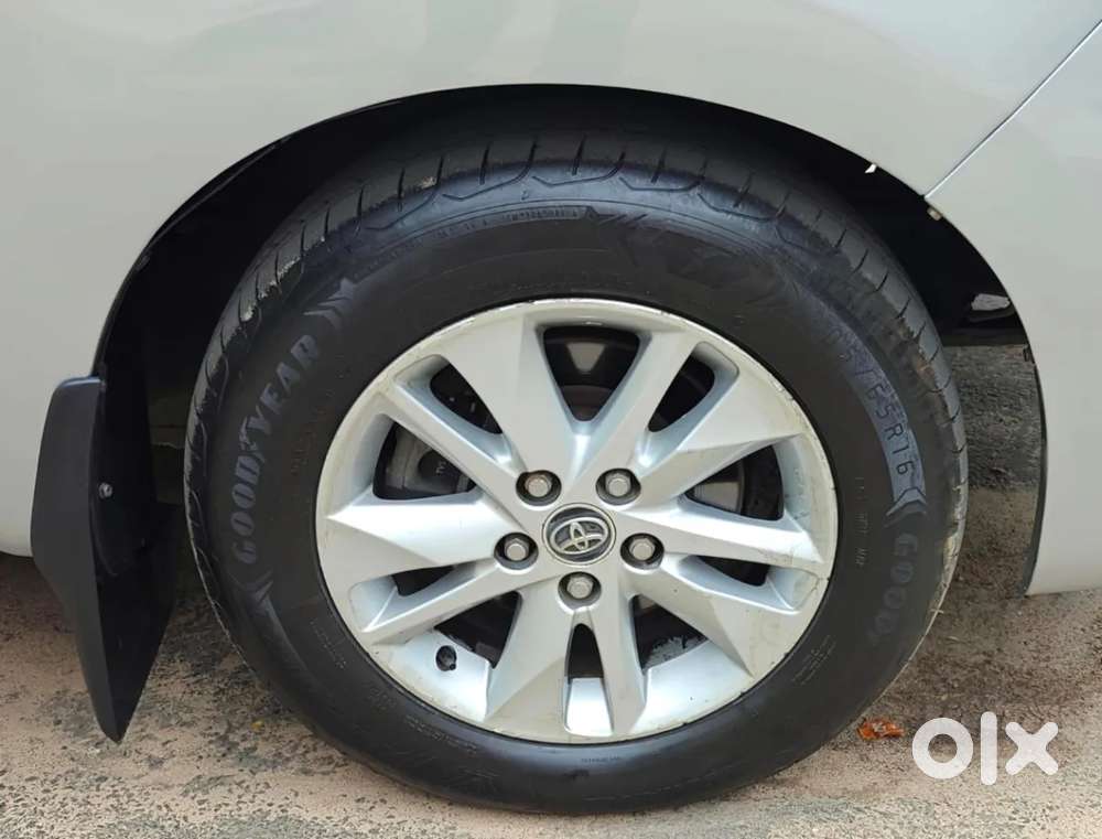 Toyota Innova Crysta 2.8 Zx At 7 Seater, 2017, Diesel