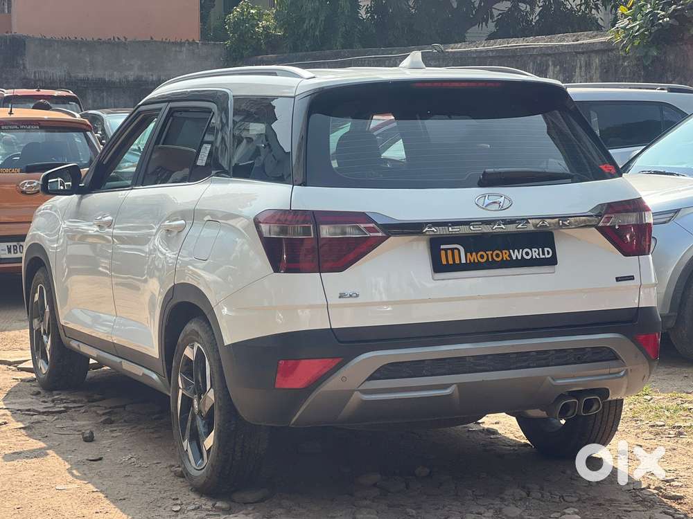 Hyundai Alcazar Signature Dual Tone, 2021, Petrol