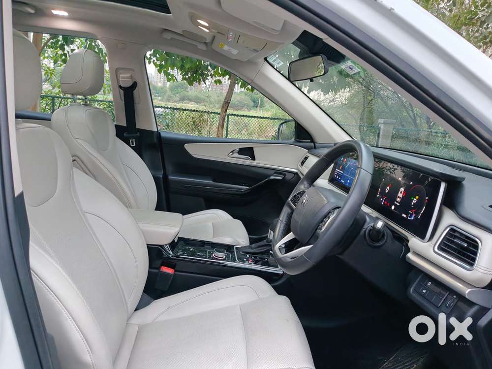 Mahindra Xuv700 2.0 Ax 7 Petrol At Luxury Pack Str, 2022, Petrol