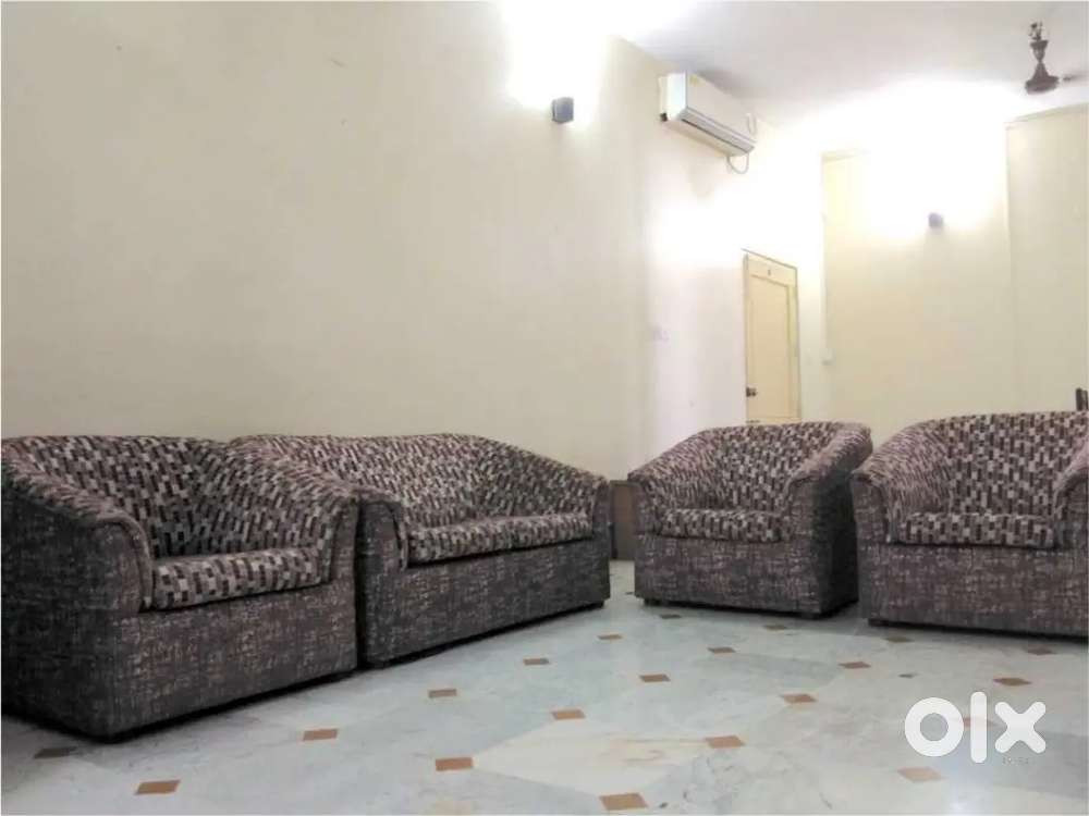 Shared Apartment In Dhole Patil Road For Males No Brokerage