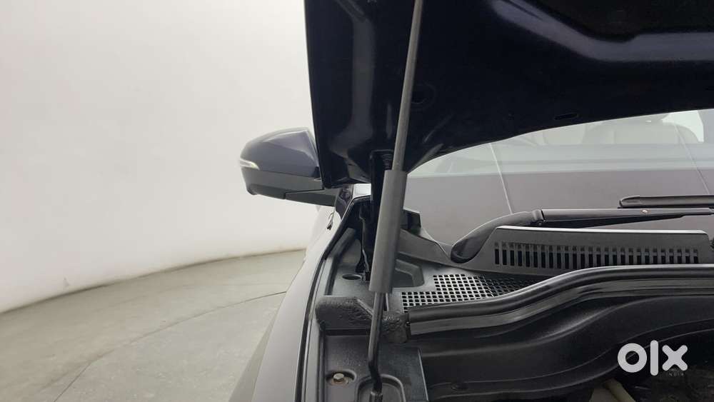 Mahindra Xuv700 2.0 Ax 7 Petrol At Str, 2022, Petrol