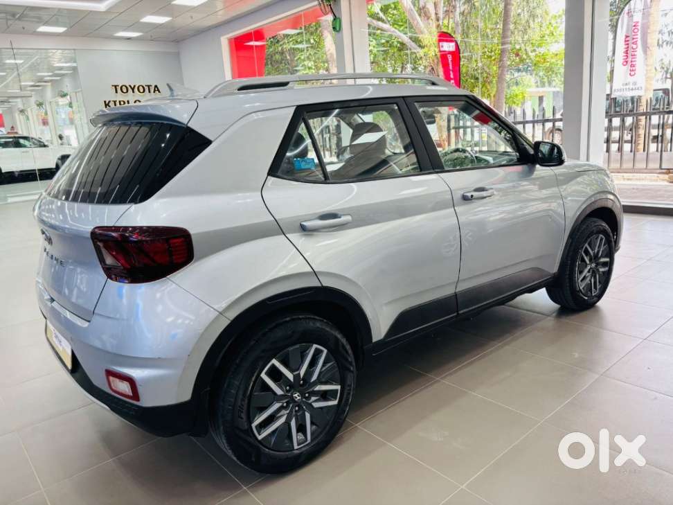 Hyundai Venue 1.2 S Plus, 2022, Petrol