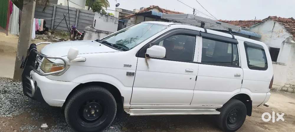 Chevrolet Tavera Neo 2013