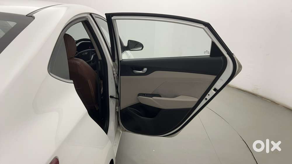 Hyundai Verna [2015-2017] Fluidic 4s 1.6 Crdi Sx (o) At, 2017, Petro..