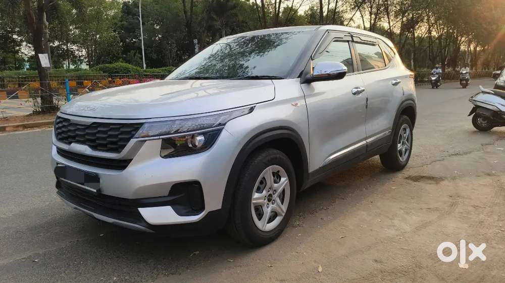 Kia Seltos Petrol 2023 Showroom Track Service
