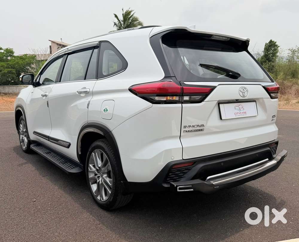 Toyota Innova Hycross 2.0 Zx (o) Hybrid 7 Str, 2025, Petrol