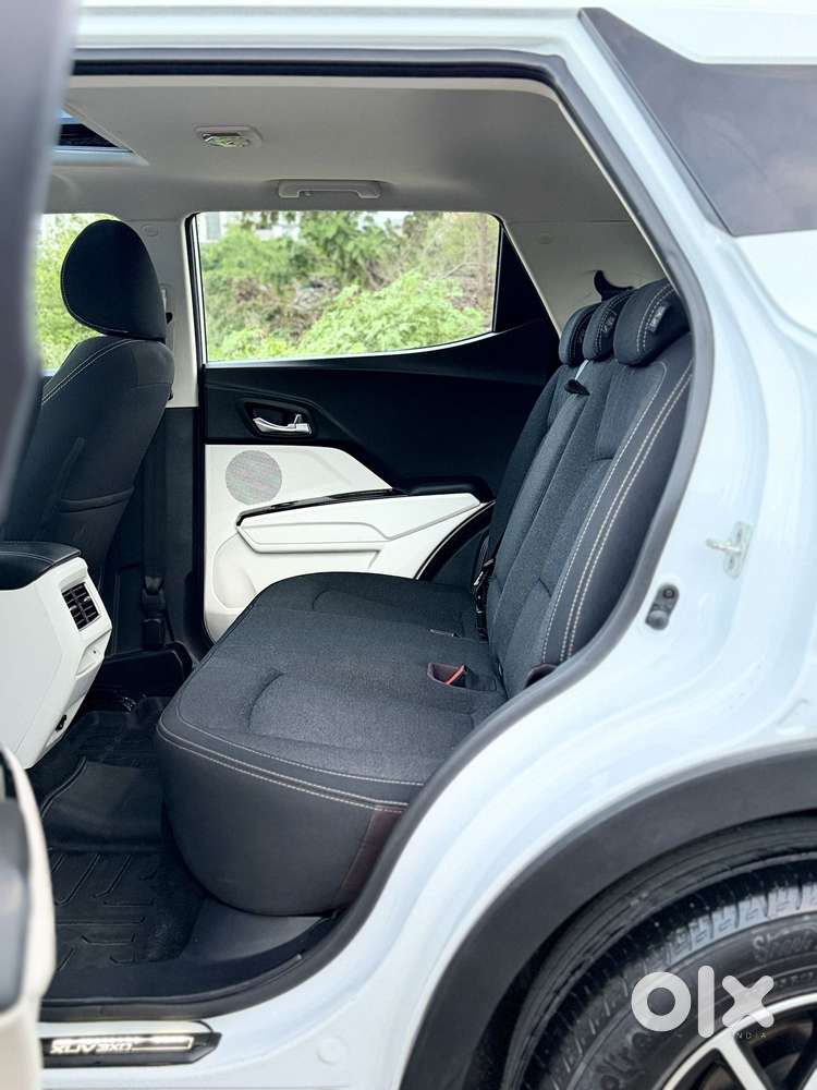 Mahindra Xuv 3xo Ax5 1.5 Diesel Autoshift Plus, 2025, Diesel