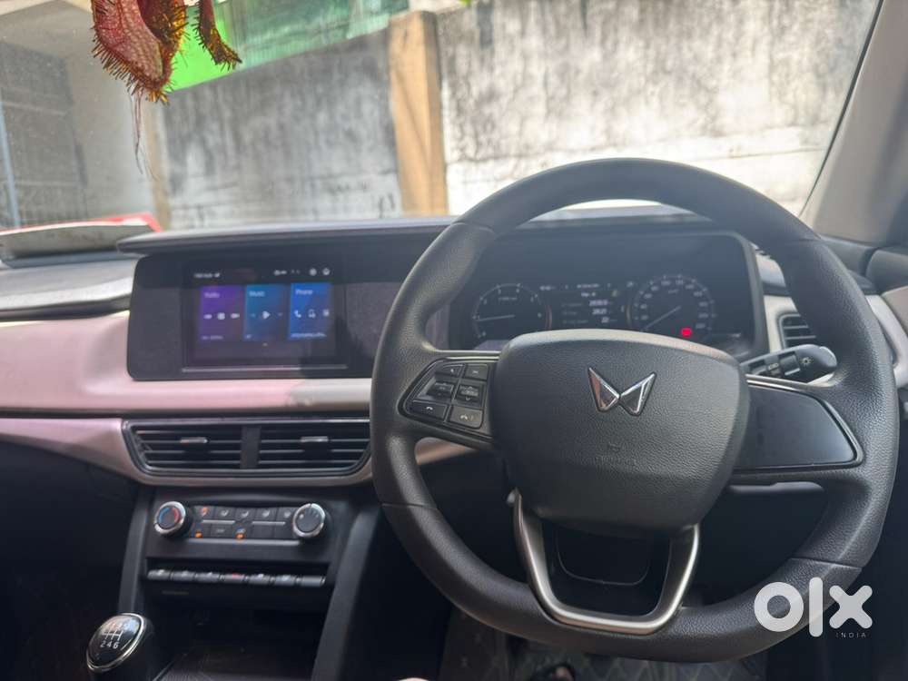 Mahindra Xuv700 2022 Petrol Well Maintained